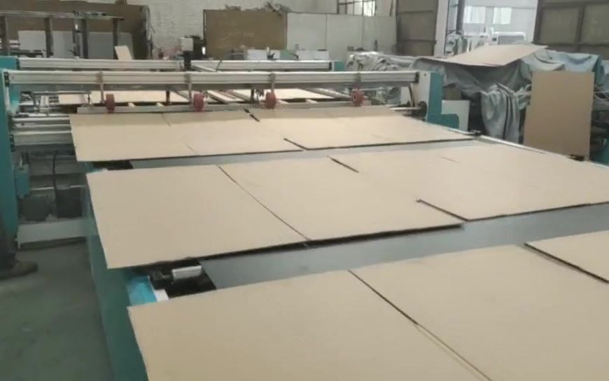 鹏盛瓦楞纸箱加工设备 自动粘箱机生产厂家的纸张加工解决方案